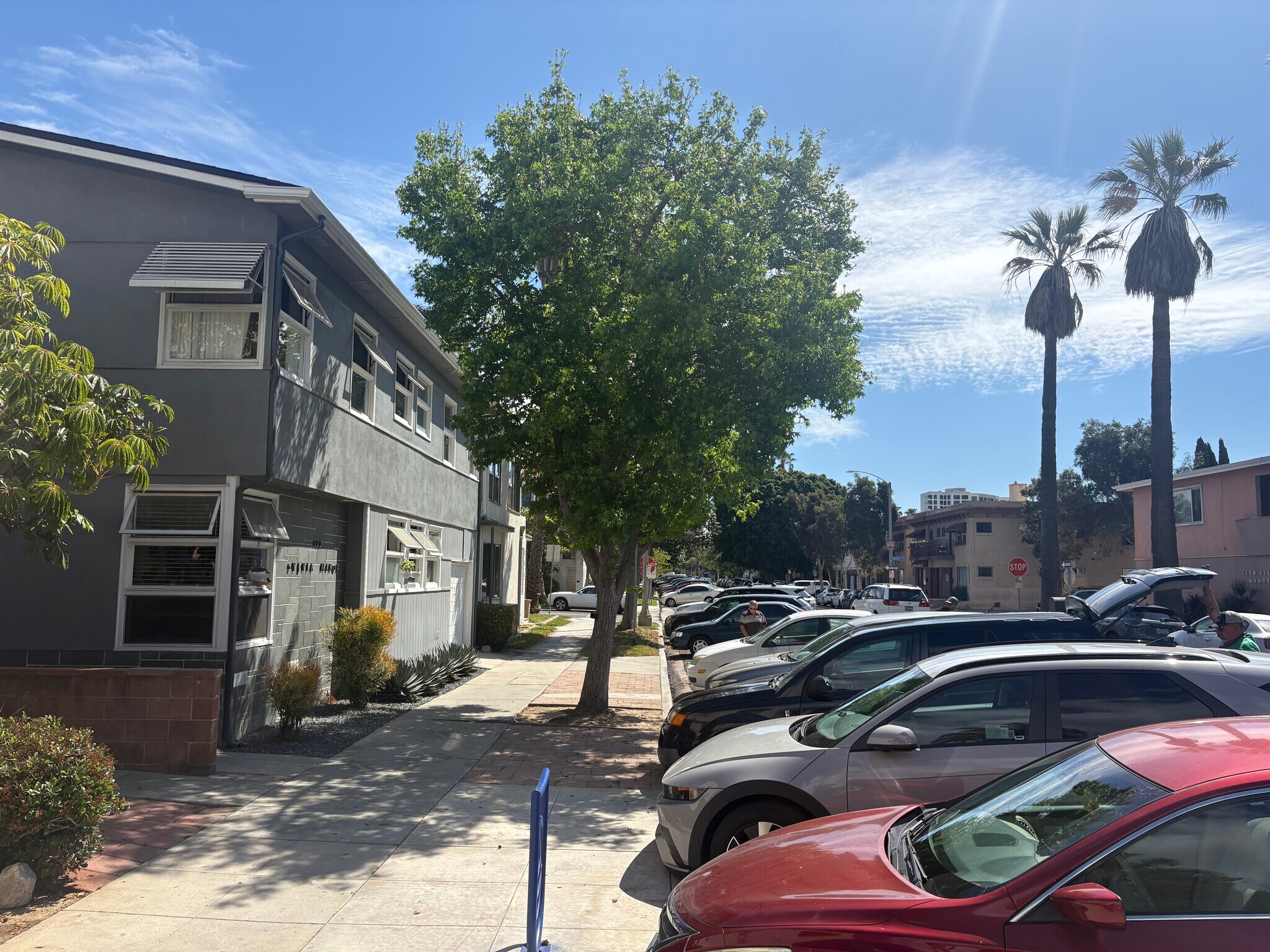 Building Photo - 933 E 1st St