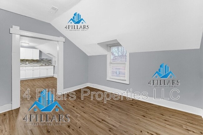 Building Photo - 523 W Columbus Dr