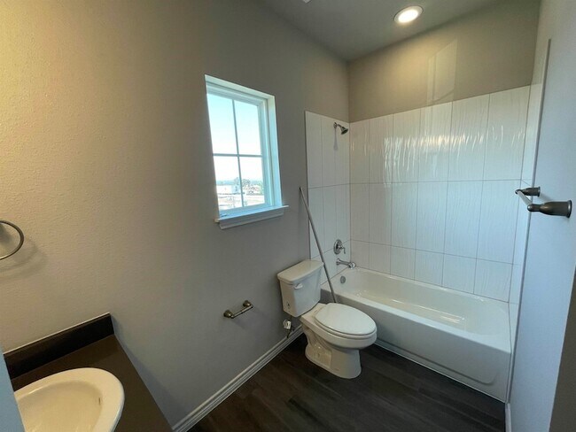 Building Photo - 107 Peruna Dr