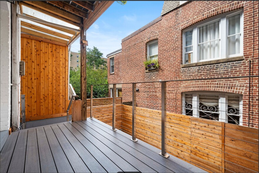 Building Photo - 2332 19th St NW