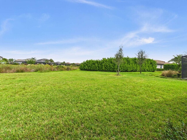 Building Photo - Furnished 3 Bedroom, 2 Bath Single-Family ...