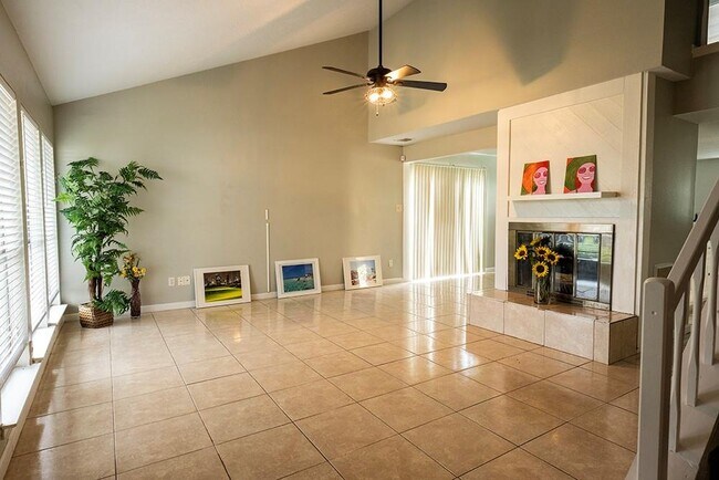 Building Photo - 10522 Clear Cove Ln