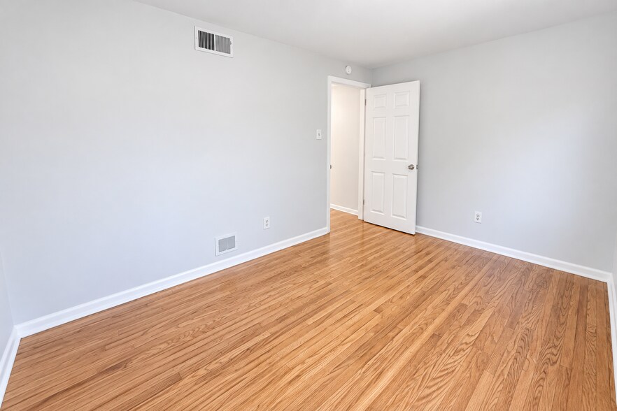 Building Photo - 727 W Emaus Ave