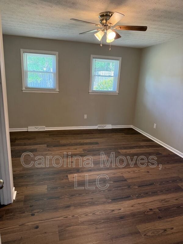 Building Photo - 102 Woodhaven Ct