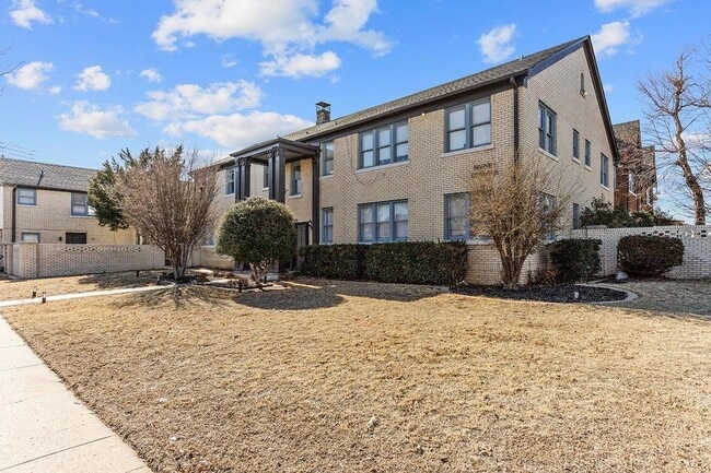 Primary Photo - 2419 N Harvey Ave