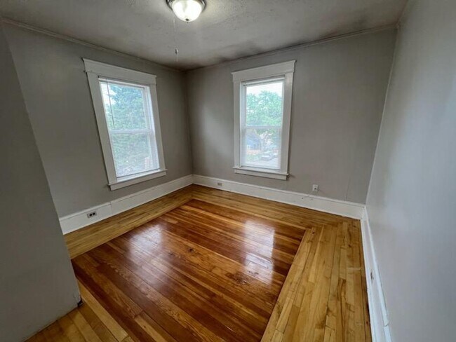 Building Photo - 109 W Rosedale Ave