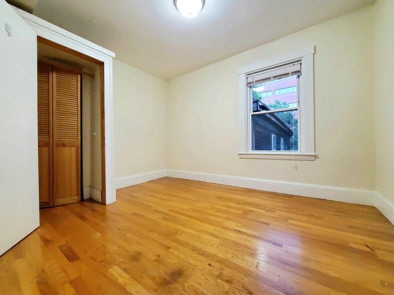 Building Photo - 17 Bay