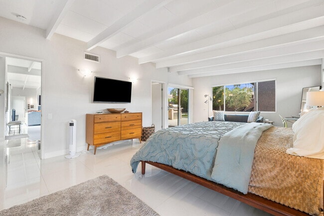 Building Photo - 73409 Little Bend Trail