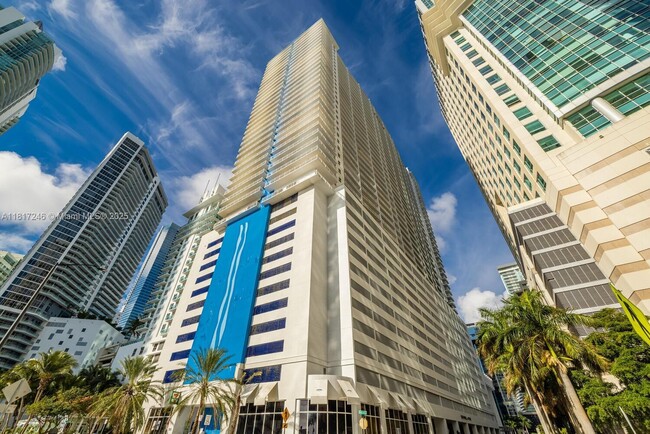 Building Photo - 1200 Brickell Bay Dr