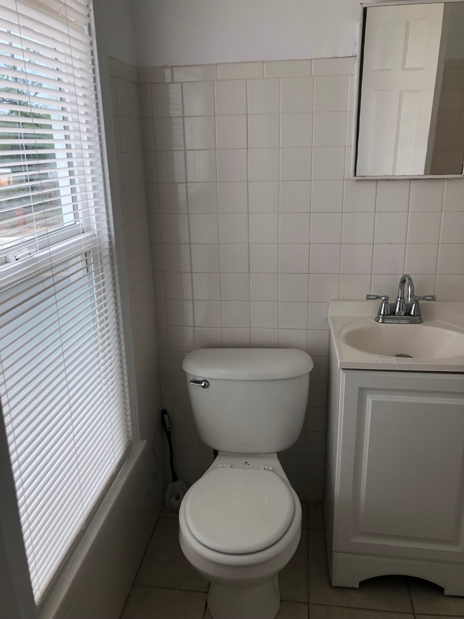 Building Photo - 136 W Ridgewood Ct