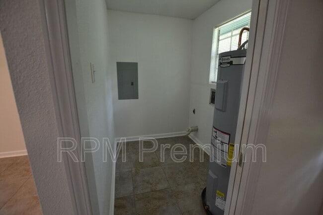 Building Photo - 1857 Theron Dr