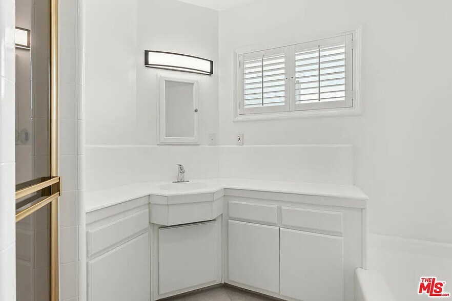 Building Photo - 7377 W 88th St