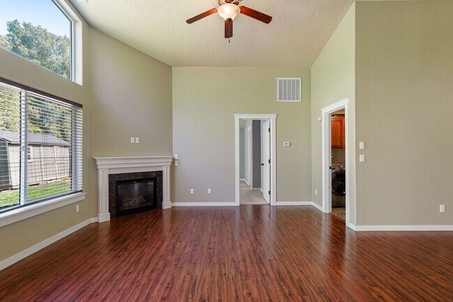 Building Photo - Well-Kept 3 bed, 2 bath home in South Salem
