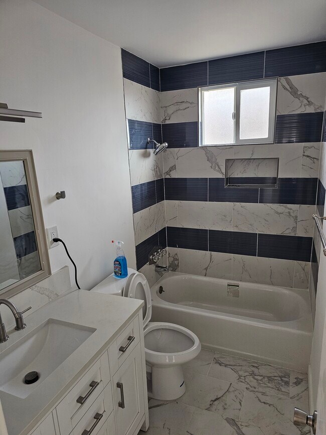 Building Photo - 16931 S Berendo Ave