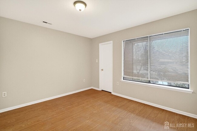 Building Photo - 70 Hampshire Dr