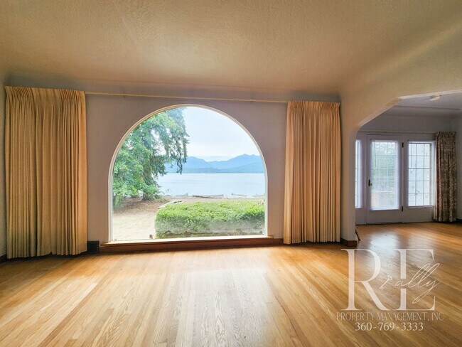 Building Photo - Waterfront Tudor on 2+ Acres | Private, Vi...