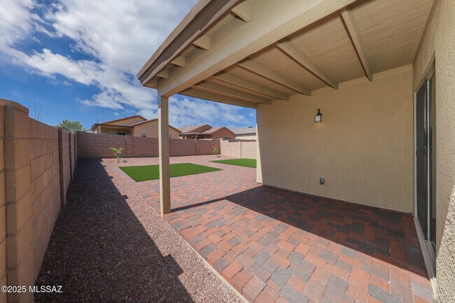 Building Photo - 9122 E Red Blf Ct
