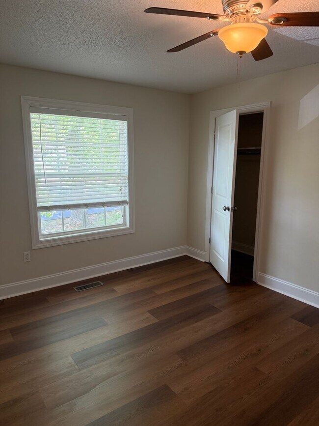 Building Photo - East Brainerd