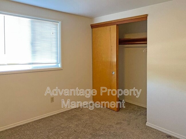 Building Photo - 2656 NW Tyler Ave