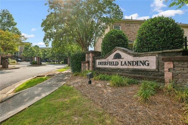 Building Photo - 3827 Manor View