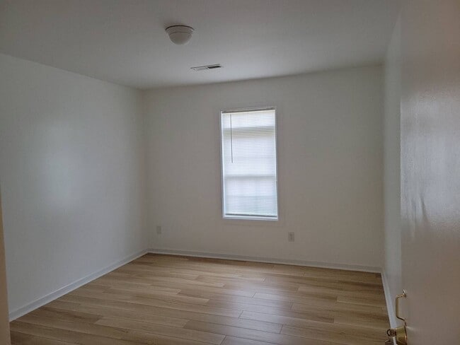 Building Photo - Nice Duplex in Havelock