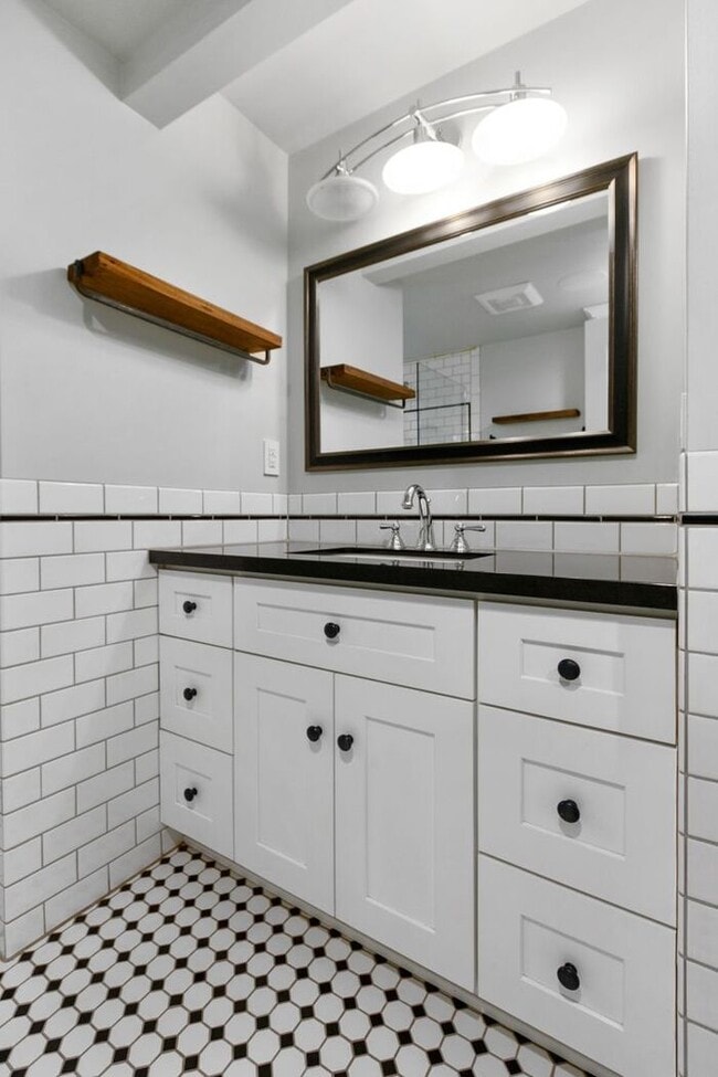 Building Photo - Gorgeous West Seattle Mid-Century Modern w...