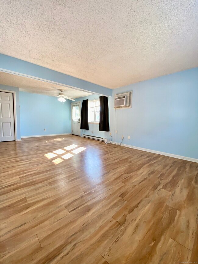 Building Photo - 466 Middletown Ave