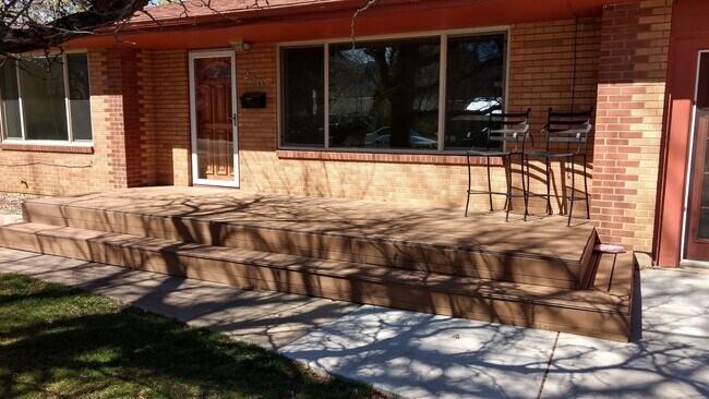 Building Photo - Beautifully Updated Boulder 3Bed/2Bath- Walking distance from CU campus & 29th St Mall! Available...