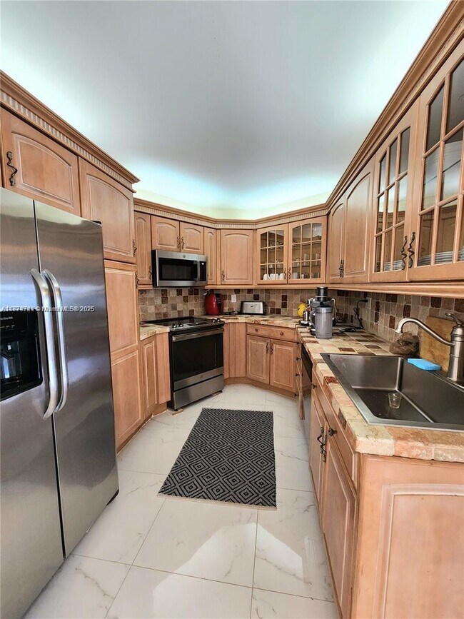 Building Photo - 3725 S Ocean Dr