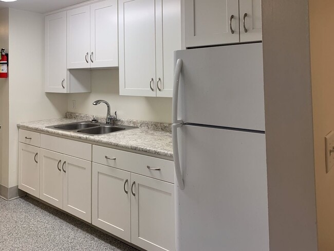 Building Photo - Spacious 3-Bedroom Apartment Near UVM with Private Entrance & Parking