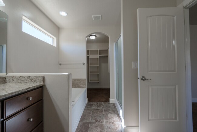 Building Photo - 986 Camel Springs Dr