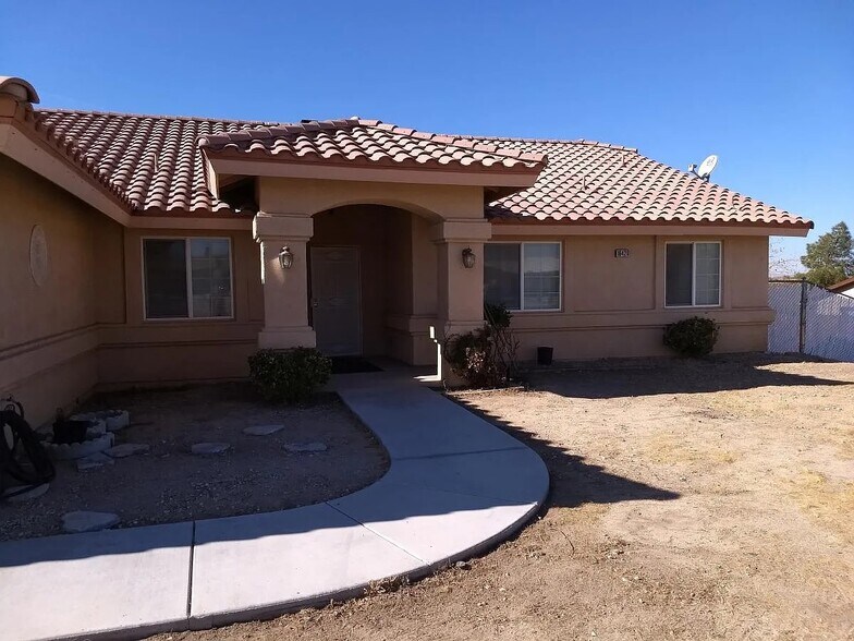 Building Photo - 16420 Los Cedros Rd