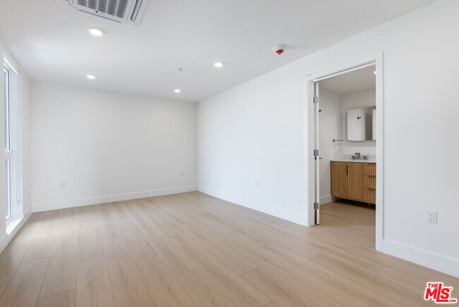 Building Photo - 8561 Belmont St