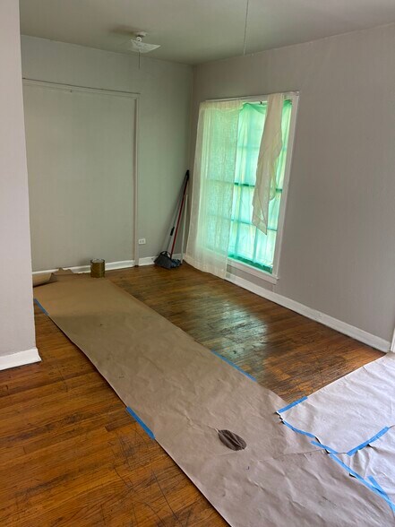 Building Photo - 2404 Cincinnati Ave