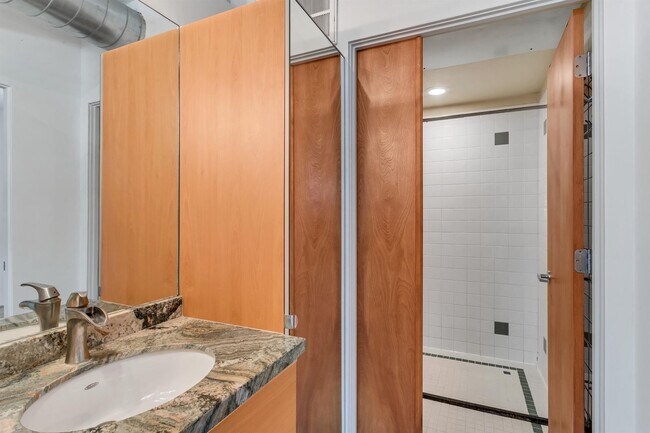Building Photo - Modern Downtown Salt Lake City 1bd/1ba Con...