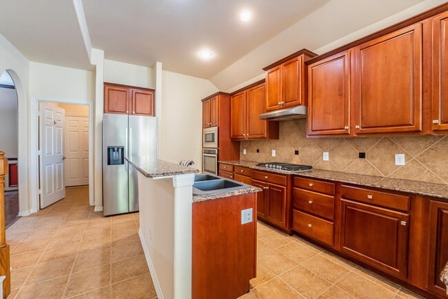 Building Photo - 25223 Hideaway Run Dr