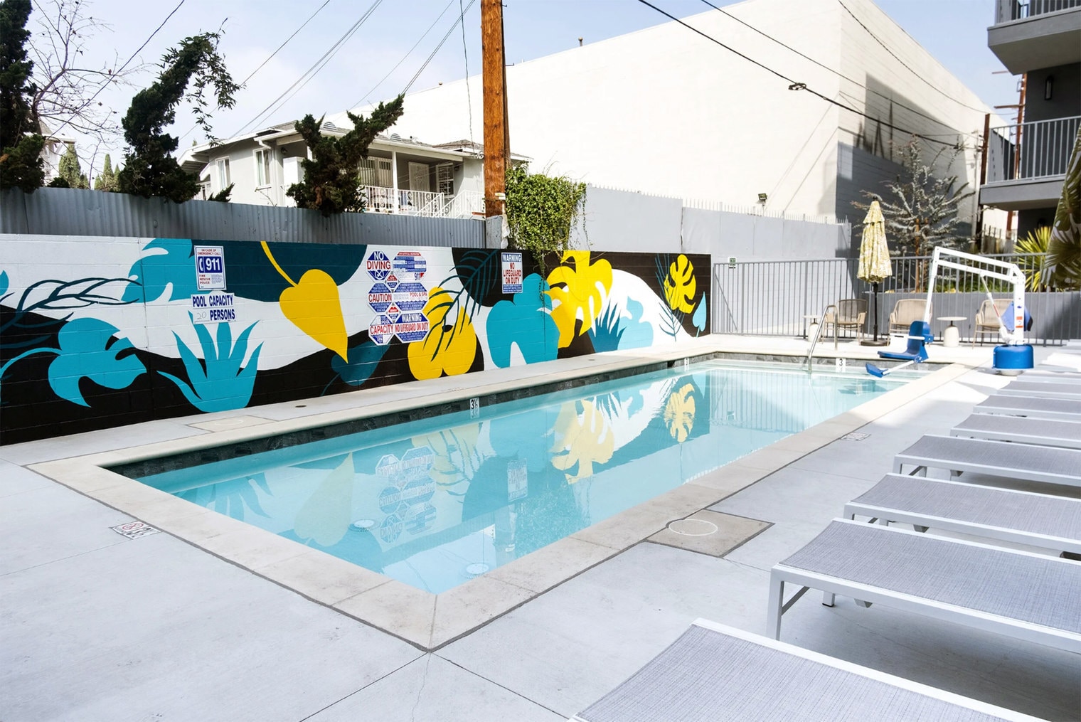 Building Photo - 1011 S Serrano Ave