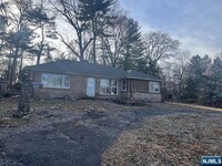 Building Photo - 166 Midwood Rd