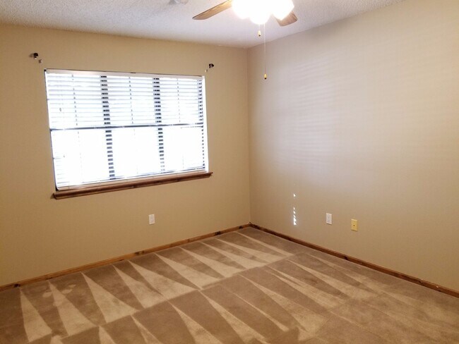 Building Photo - GREAT HOME CORNER LOT ZIA SCHOOL DISTRICT