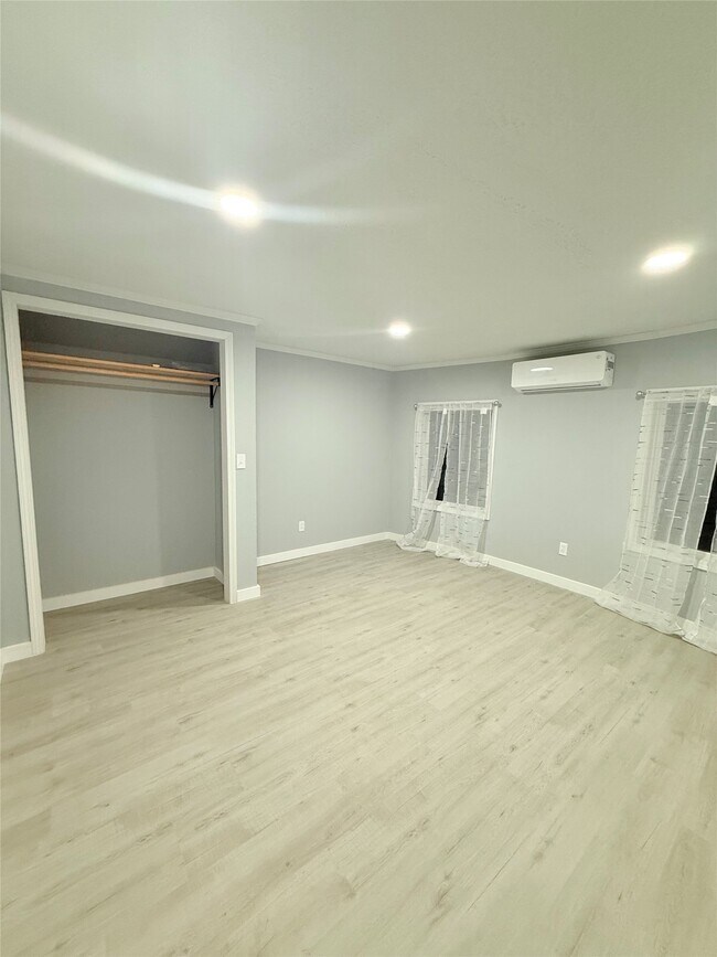 Building Photo - 12090 Canal St