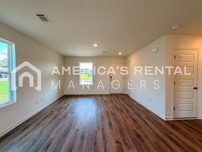 Building Photo - Home in Tuscaloosa -  View with 48 Hours Notice!