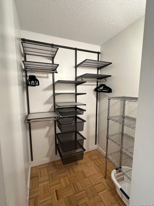 Building Photo - 170 W Broadway