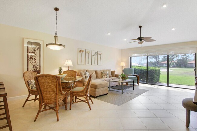 Building Photo - 820 Club Dr