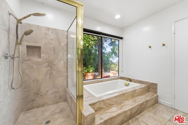 Building Photo - 3329 Dona Rosa Dr