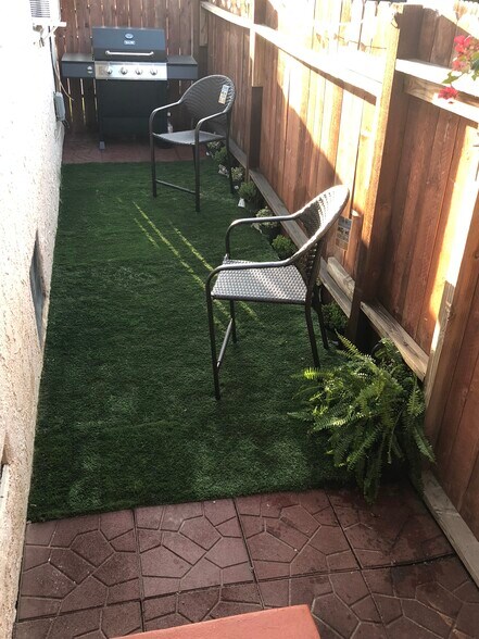 Building Photo - 607 N Rosemary Ln