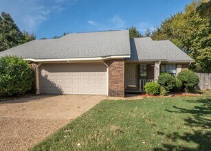 Building Photo - 3 Bedroom 2.5 bath home