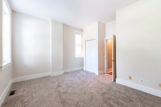 Building Photo - 2 bedroom 1 bath Condo for rent.