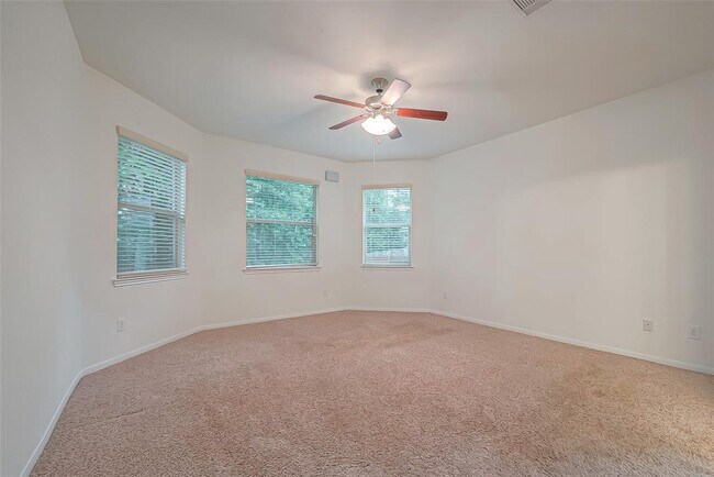 Building Photo - 1924 Honey Laurel Dr