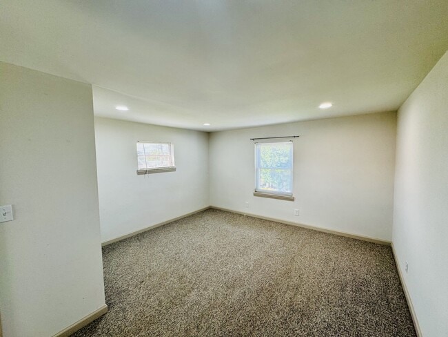 Building Photo - 1393 Saratoga Ave