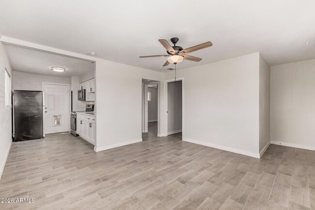 Building Photo - 1321 N 48th Pl
